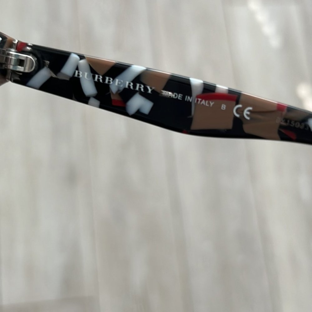 Burberry Womens Sunglasses, case and lens cloth